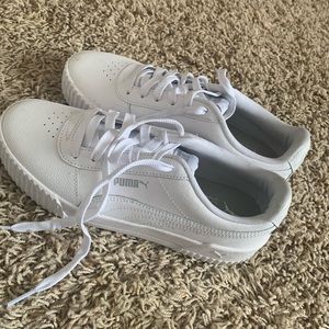 WHITE PUMA CARINA SNEAKERS *LIKE NEW*